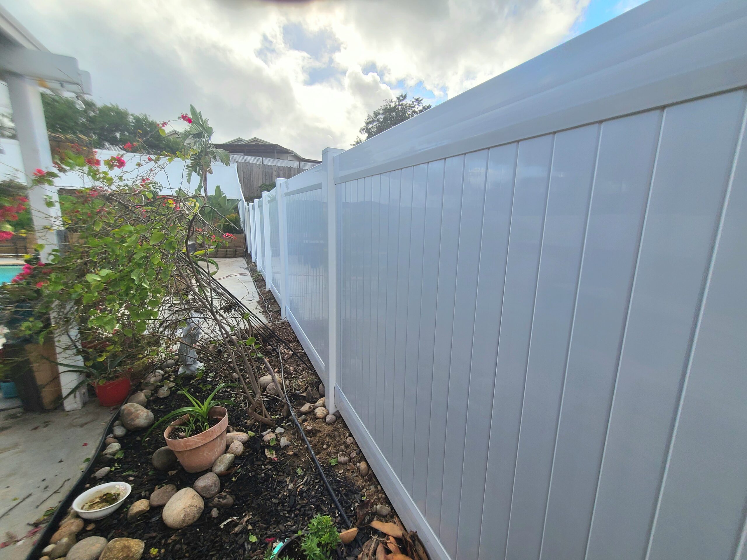 dependable fence installation for vinyl fence in San Diego.