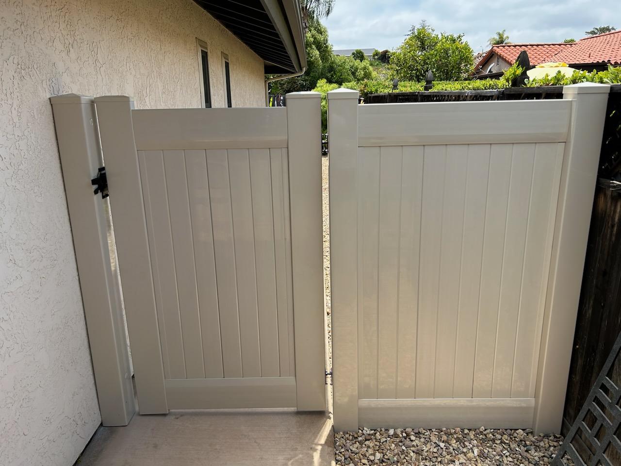 JJ's fence company vinyl gate build and installation
